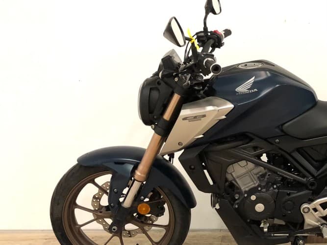 Comprar HONDA CB 125 R (TOP CASE) 2021 de segunda mano HONDA CB 125 R (TOP CASE) 2021 de segunda mano