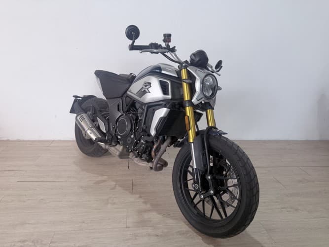 CF MOTO 700 CL-X HERITAGE (A2) 2022 de segunda mano