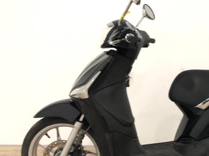 Comprar PIAGGIO LIBERTY 125 (IVA DEDUCIBLE) (TOP CASE) 2022 de segunda mano PIAGGIO LIBERTY 125 (IVA DEDUCIBLE) (TOP CASE) 2022 de segunda mano