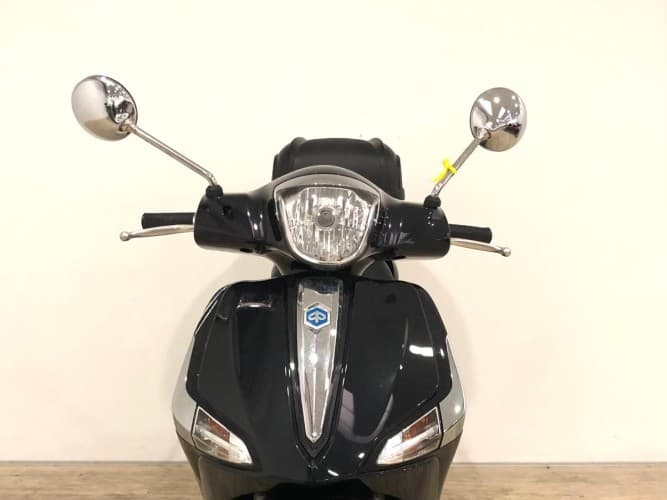 Comprar PIAGGIO LIBERTY 125 (IVA DEDUCIBLE) (TOP CASE) 2022 de segunda mano PIAGGIO LIBERTY 125 (IVA DEDUCIBLE) (TOP CASE) 2022 de segunda mano