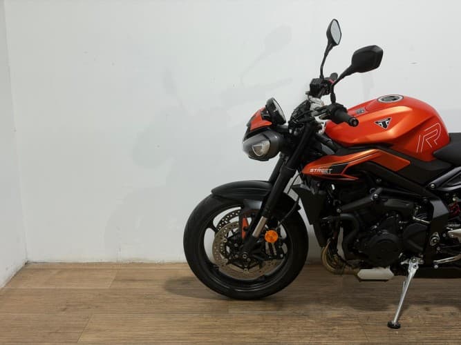 TRIUMPH STREET TRIPLE R (A2) 2025 de segunda mano