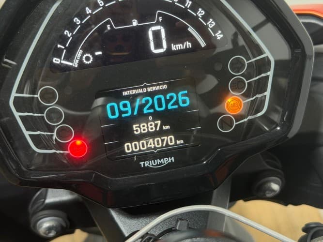 TRIUMPH STREET TRIPLE R (A2) 2025 de segunda mano