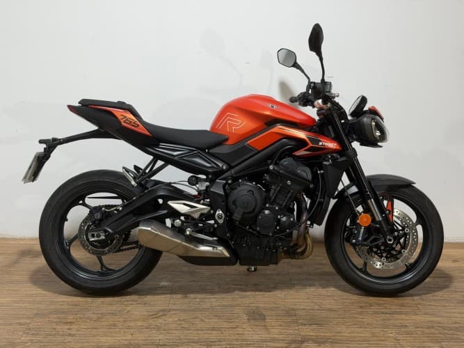 TRIUMPH STREET TRIPLE R (A2) 2025 de segunda mano