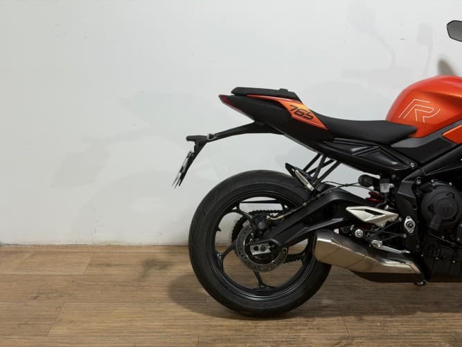 TRIUMPH STREET TRIPLE R (A2) 2025 de segunda mano