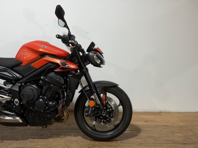 TRIUMPH STREET TRIPLE R (A2) 2025 de segunda mano