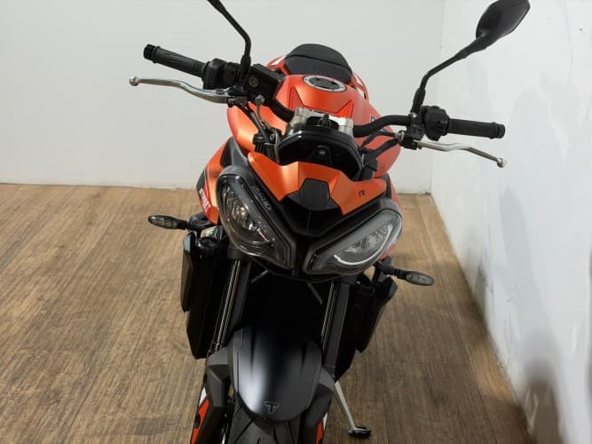TRIUMPH STREET TRIPLE R (A2) 2025 de segunda mano
