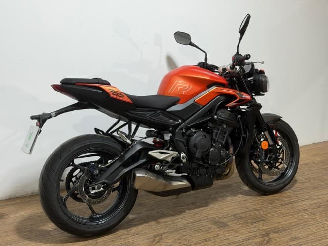 TRIUMPH STREET TRIPLE R (A2) 2025 de segunda mano