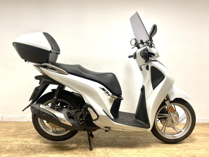 Comprar HONDA SH 125 (TOPCASE) 2019 de segunda mano HONDA SH 125 (TOPCASE) 2019 de segunda mano
