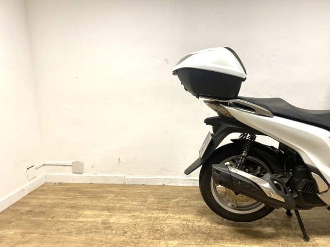 Comprar HONDA SH 125 (TOPCASE) 2019 de segunda mano HONDA SH 125 (TOPCASE) 2019 de segunda mano