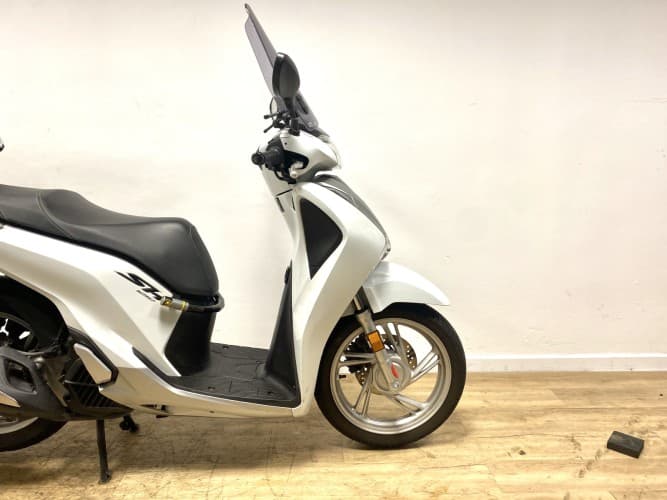 Comprar HONDA SH 125 (TOPCASE) 2019 de segunda mano HONDA SH 125 (TOPCASE) 2019 de segunda mano