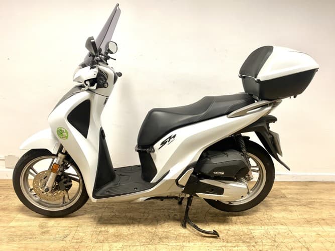 Comprar HONDA SH 125 (TOPCASE) 2019 de segunda mano HONDA SH 125 (TOPCASE) 2019 de segunda mano