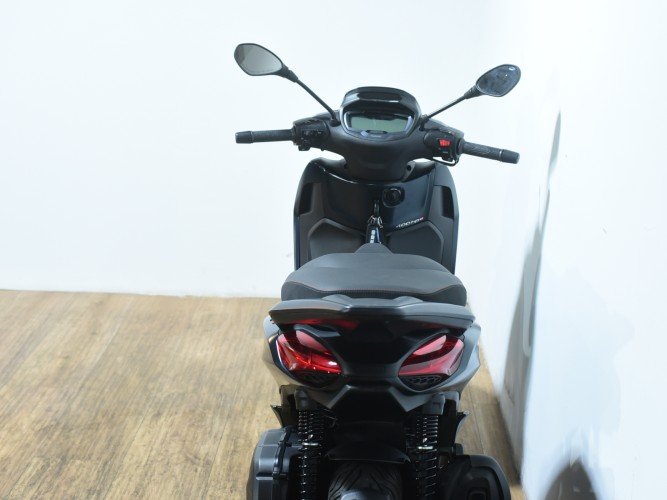 PIAGGIO BEVERLY 400 HPE 2021 de segunda mano