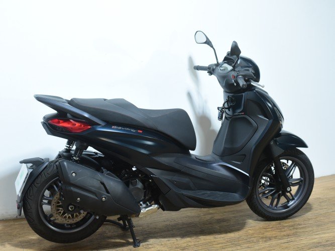 PIAGGIO BEVERLY 400 HPE 2021 de segunda mano