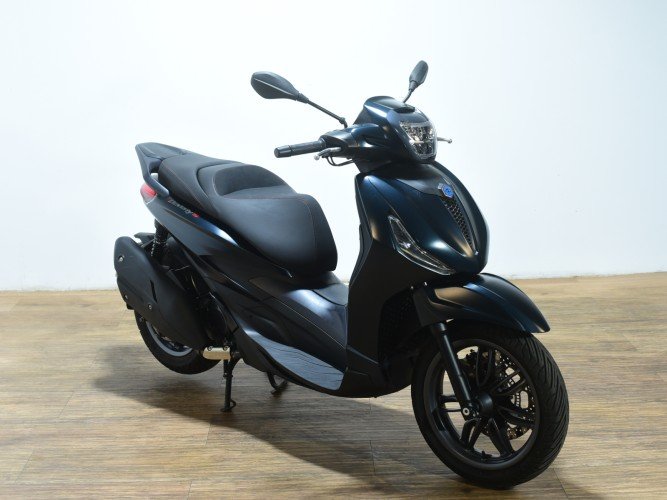 PIAGGIO BEVERLY 400 HPE 2021 de segunda mano