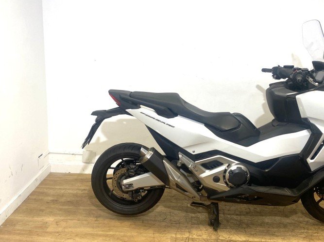 HONDA FORZA 750 2023 de segunda mano