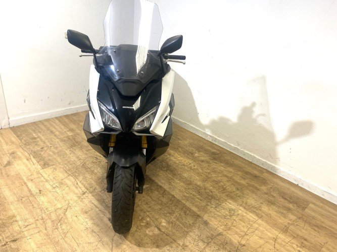HONDA FORZA 750 2023 de segunda mano