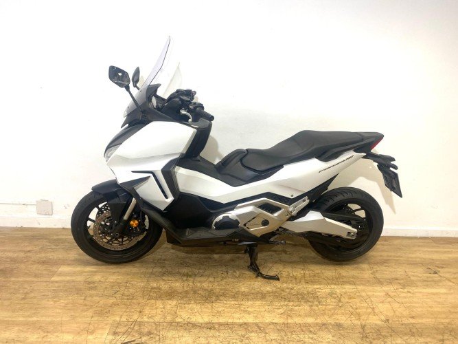 HONDA FORZA 750 2023 de segunda mano