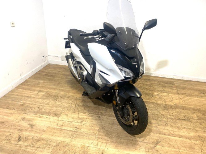 HONDA FORZA 750 2023 de segunda mano