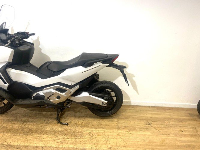 HONDA FORZA 750 2023 de segunda mano