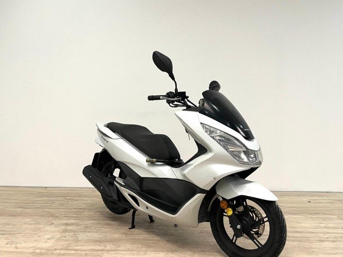 Comprar HONDA PCX 125 2018 de segunda mano HONDA PCX 125 2018 de segunda mano