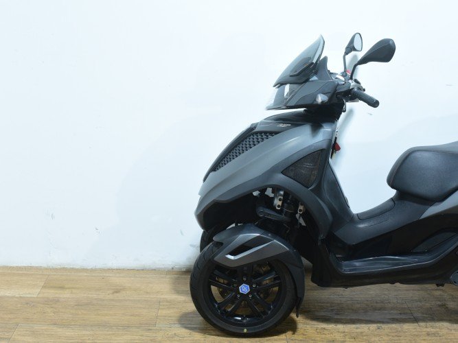 Comprar PIAGGIO MP3 300 HPE LT YOURBAN 2018 de segunda mano PIAGGIO MP3 300 HPE LT YOURBAN 2018 de segunda mano