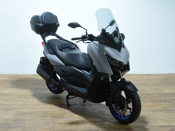 Comprar YAMAHA XMAX 300 (TOP CASE) 2021 de segunda mano YAMAHA XMAX 300 (TOP CASE) 2021 de segunda mano