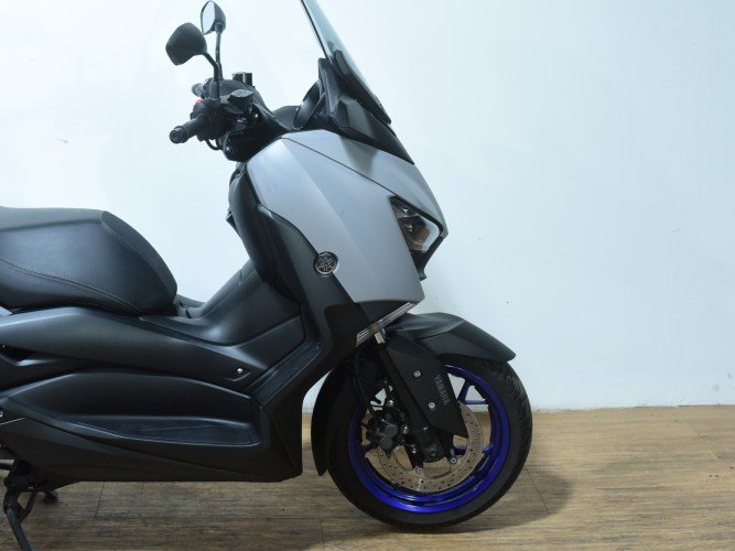 Comprar YAMAHA XMAX 300 (TOP CASE) 2021 de segunda mano YAMAHA XMAX 300 (TOP CASE) 2021 de segunda mano