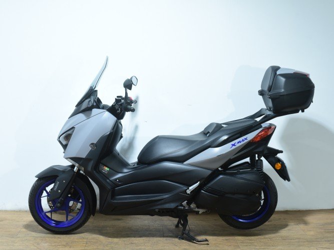 Comprar YAMAHA XMAX 300 (TOP CASE) 2021 de segunda mano YAMAHA XMAX 300 (TOP CASE) 2021 de segunda mano