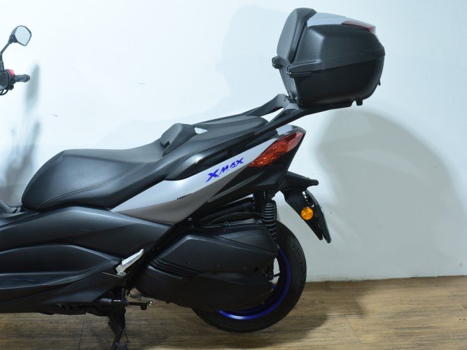 Comprar YAMAHA XMAX 300 (TOP CASE) 2021 de segunda mano YAMAHA XMAX 300 (TOP CASE) 2021 de segunda mano