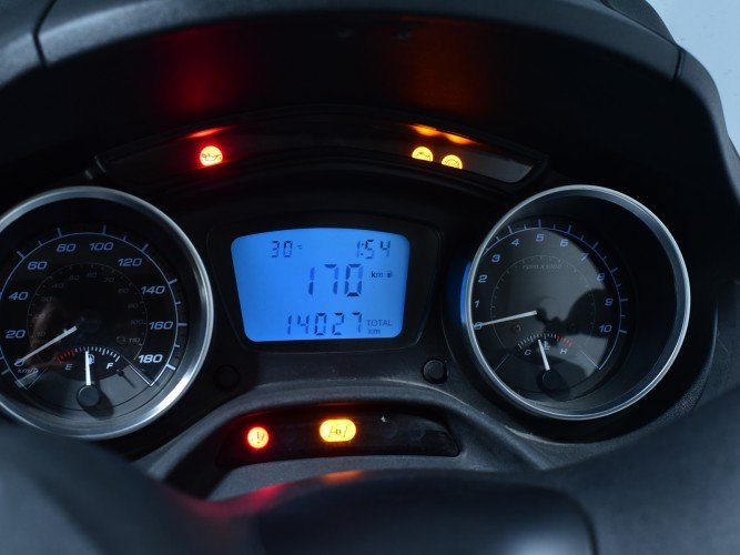 Comprar PIAGGIO MP3 400 HPE (TOP CASE) 2022 de segunda mano PIAGGIO MP3 400 HPE (TOP CASE) 2022 de segunda mano