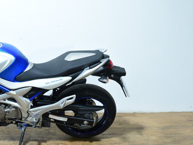 Comprar SUZUKI GLADIUS 650 (A) 2010 de segunda mano SUZUKI GLADIUS 650 (A) 2010 de segunda mano