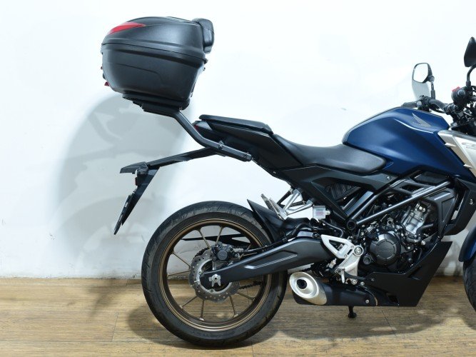Comprar HONDA CB 125 R (TOP CASE) 2022 de segunda mano HONDA CB 125 R (TOP CASE) 2022 de segunda mano