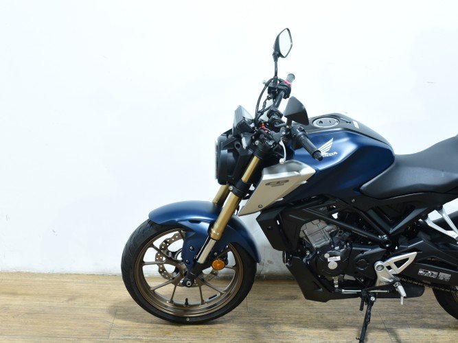 Comprar HONDA CB 125 R (TOP CASE) 2022 de segunda mano HONDA CB 125 R (TOP CASE) 2022 de segunda mano