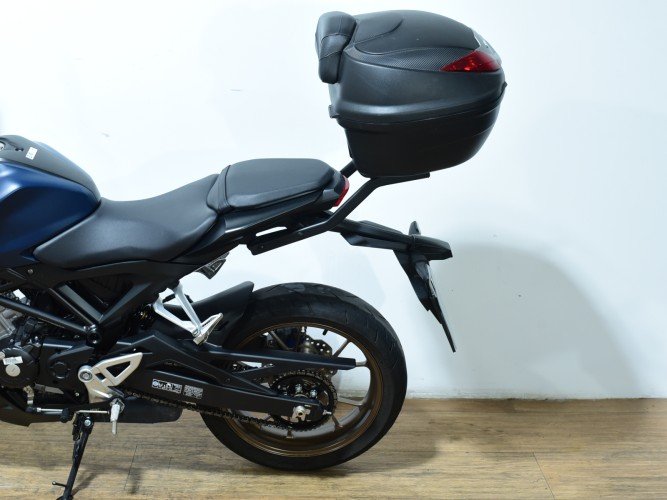 Comprar HONDA CB 125 R (TOP CASE) 2022 de segunda mano HONDA CB 125 R (TOP CASE) 2022 de segunda mano
