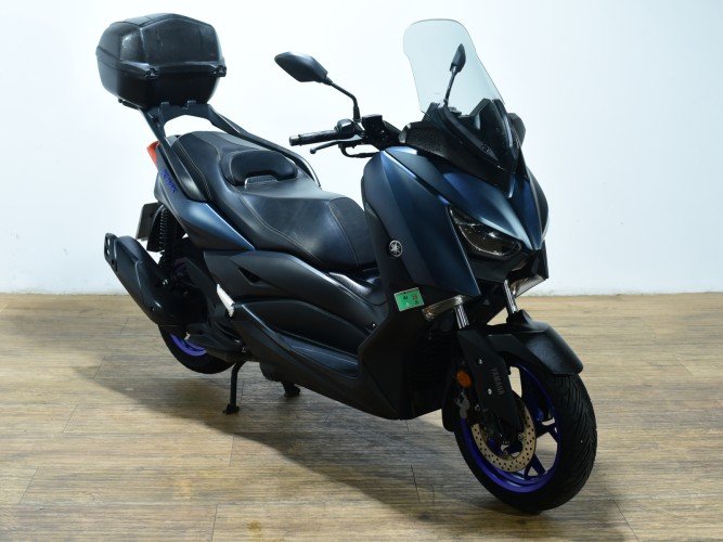 Comprar YAMAHA XMAX 125 (TOP CASE) 2022 de segunda mano YAMAHA XMAX 125 (TOP CASE) 2022 de segunda mano