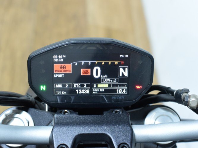 Comprar DUCATI MONSTER 821 2018 de segunda mano DUCATI MONSTER 821 2018 de segunda mano