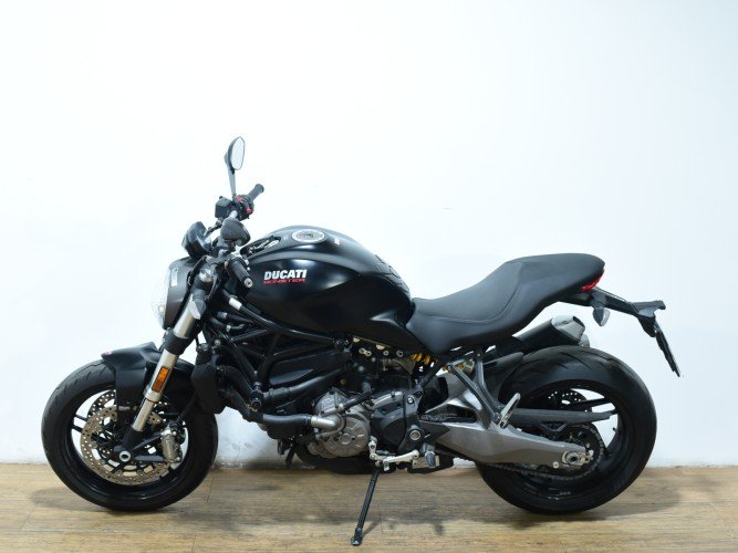 Comprar DUCATI MONSTER 821 2018 de segunda mano DUCATI MONSTER 821 2018 de segunda mano
