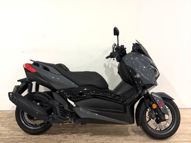 Comprar YAMAHA XMAX 125 TECH MAX 2021 de segunda mano YAMAHA XMAX 125 TECH MAX 2021 de segunda mano