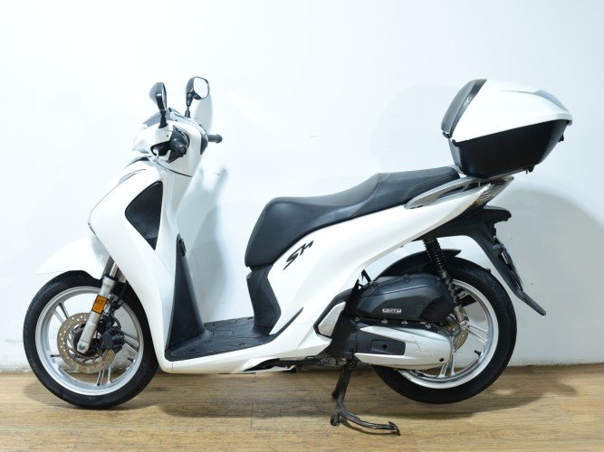 HONDA SH 125 (TOP CASE) 2019 de segunda mano