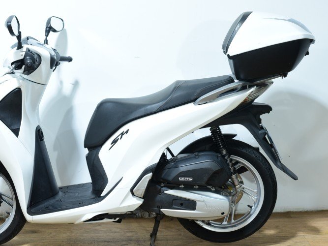 HONDA SH 125 (TOP CASE) 2019 de segunda mano