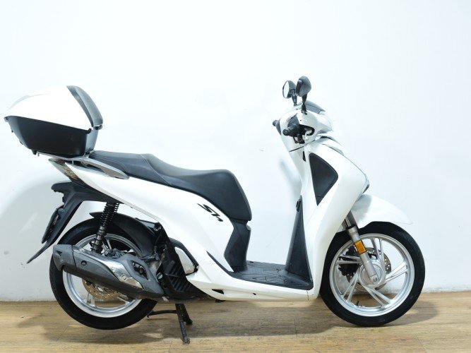HONDA SH 125 (TOP CASE) 2019 de segunda mano