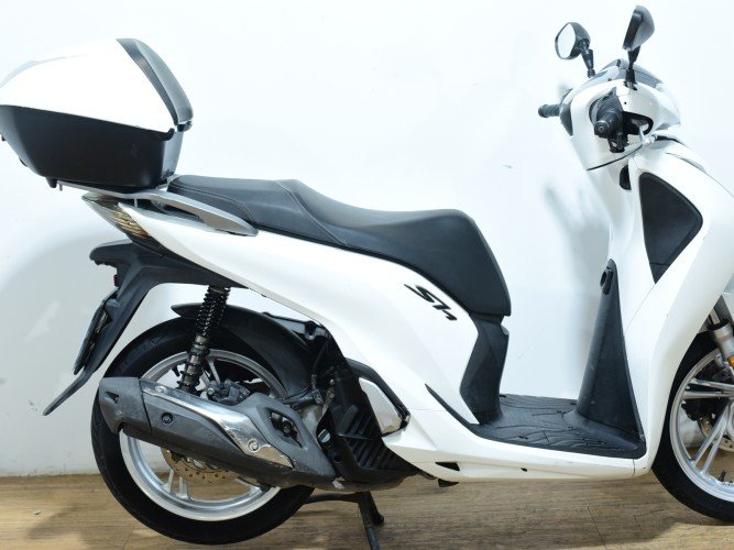 HONDA SH 125 (TOP CASE) 2019 de segunda mano
