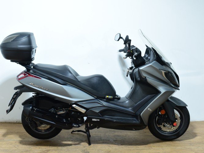 Comprar KYMCO SUPER DINK 125 (TOP CASE) 2021 de segunda mano KYMCO SUPER DINK 125 (TOP CASE) 2021 de segunda mano