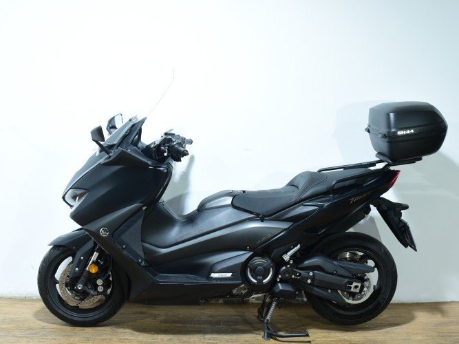 Comprar YAMAHA TMAX 560 (A2) (TOP CASE) 2020 de segunda mano YAMAHA TMAX 560 (A2) (TOP CASE) 2020 de segunda mano