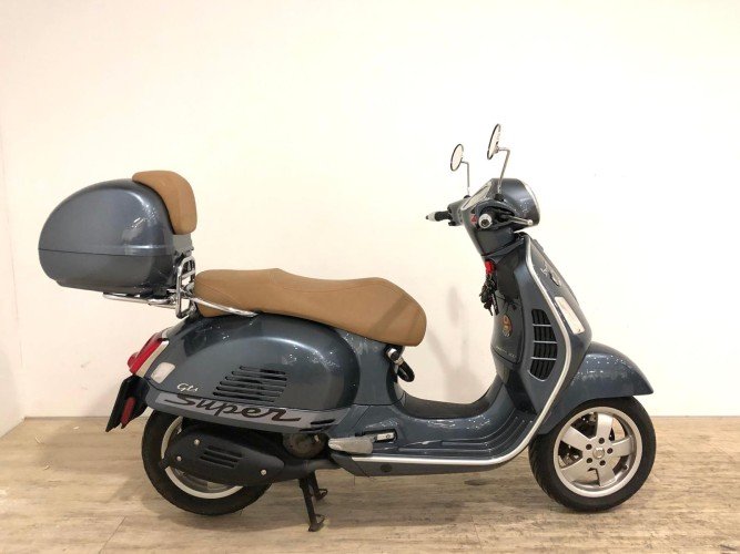 VESPA GTS 300 (TOP CASE) 2020 de segunda mano