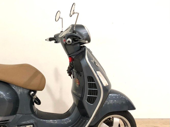 VESPA GTS 300 (TOP CASE) 2020 de segunda mano