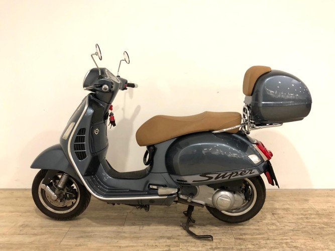 VESPA GTS 300 (TOP CASE) 2020 de segunda mano