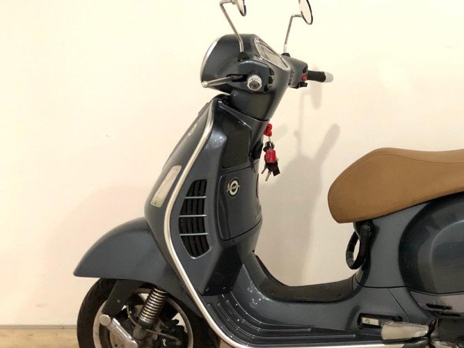 VESPA GTS 300 (TOP CASE) 2020 de segunda mano