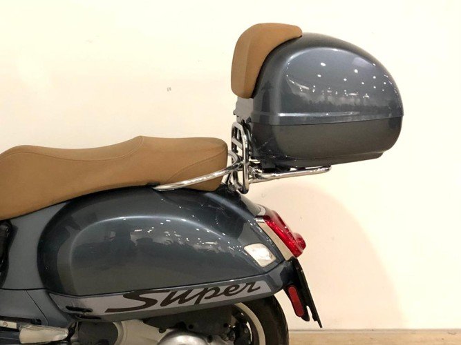 VESPA GTS 300 (TOP CASE) 2020 de segunda mano