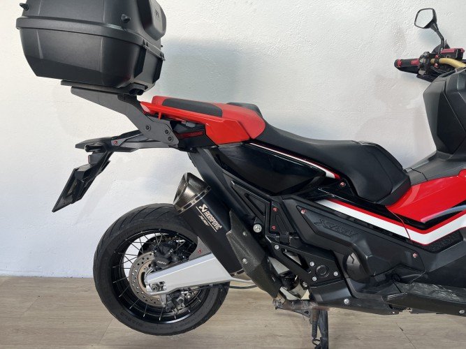 Comprar HONDA X-ADV 750 (ESCAPE AKRAPOVIC HOMOLOGADO + TOP CASE) 2017 de segunda mano HONDA X-ADV 750 (ESCAPE AKRAPOVIC HOMOLOGADO + TOP CASE) 2017 de segunda mano